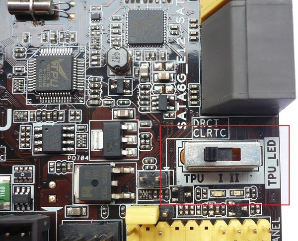 046-asus-z87-plus-foto-scheda-interruttore-TPU