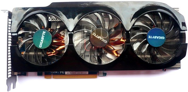 030-gigabyte-r9-280x-windforce3x-foto-scheda-varie