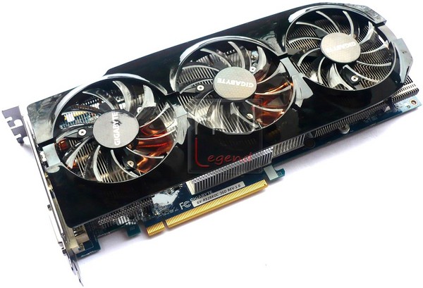 031-gigabyte-r9-280x-windforce3x-foto-scheda-varie
