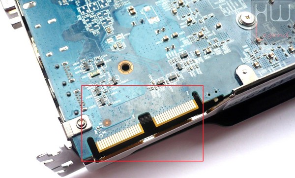 037-gigabyte-r9-280x-windforce3x-foto-connettori-crossfire