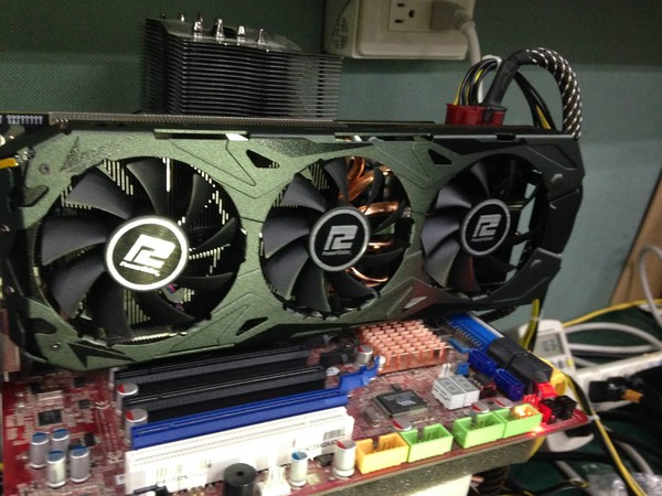 Powercolor_Radeon_R9_290X_PCS_-_1
