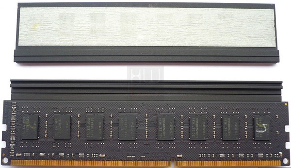 028-gskill-trident-x-2400-8gb-cl9-foto-modulo-smontato