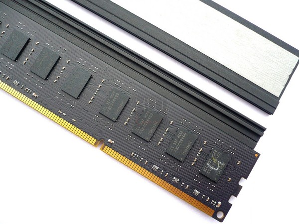 029-gskill-trident-x-2400-8gb-cl9-foto-modulo-smontato