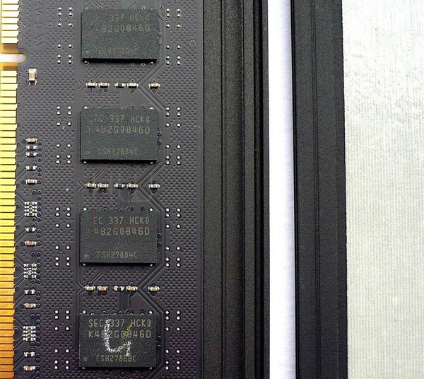 030-gskill-trident-x-2400-8gb-cl9-foto-modulo-smontato-chip