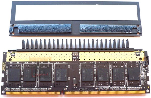 038-comparativa-ddr3-2400-8gb-corsair-foto-moduli-smontati