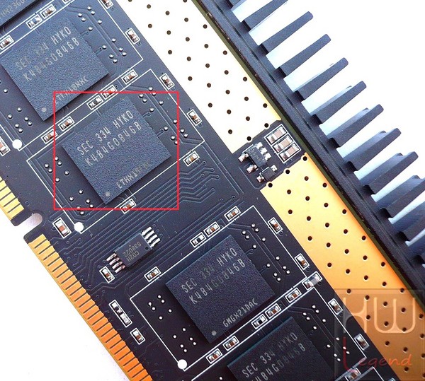 040-comparativa-ddr3-2400-8gb-corsair-foto-moduli-smontati-chip