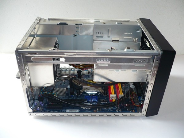 053-shuttle-sh87r6-foto-minipc-aperto