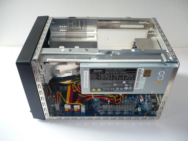 054-shuttle-sh87r6-foto-minipc-aperto