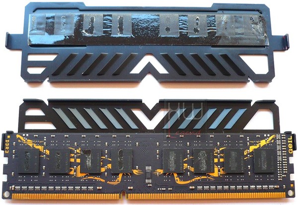 060-comparativa-ddr3-2400-8gb-geil-foto-modulo-smontato