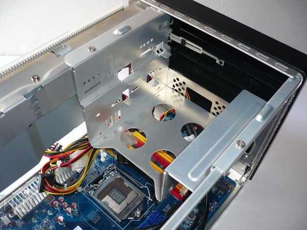 068-shuttle-sh87r6-foto-minipc-alloggiamenti-unit