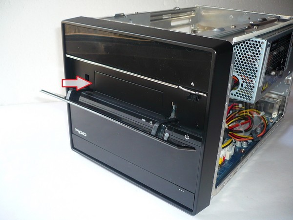 069-shuttle-sh87r6-foto-minipc-alloggiamenti-unit-3.5-frontale