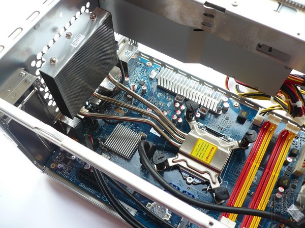 085-shuttle-sh87r6-foto-minipc-installazione-componenti-cpu-fissaggio-dissipatore
