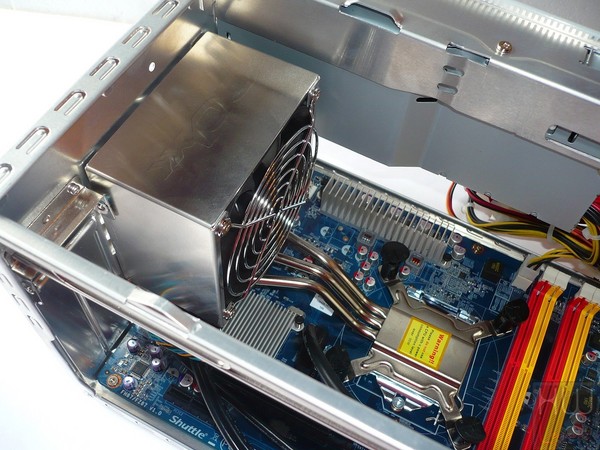 086-shuttle-sh87r6-foto-minipc-installazione-componenti-cpu-fissaggio-convogliatore