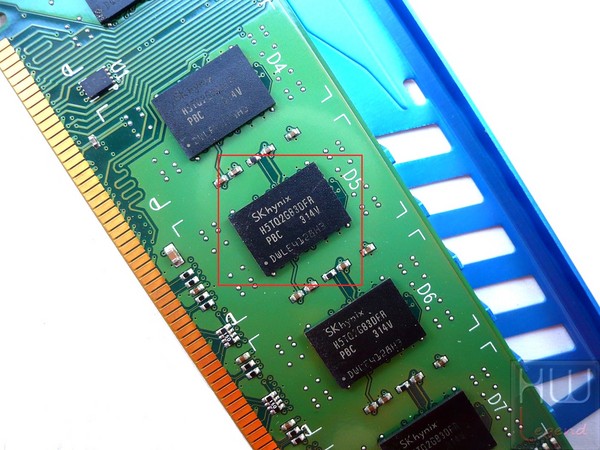 099-comparativa-ddr3-2400-8gb-patriot-foto-moduli-smontati-chip