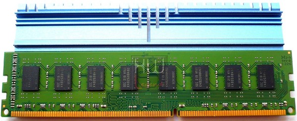 122-comparativa-ddr3-2400-8gb-kingston-foto-moduli-smontato