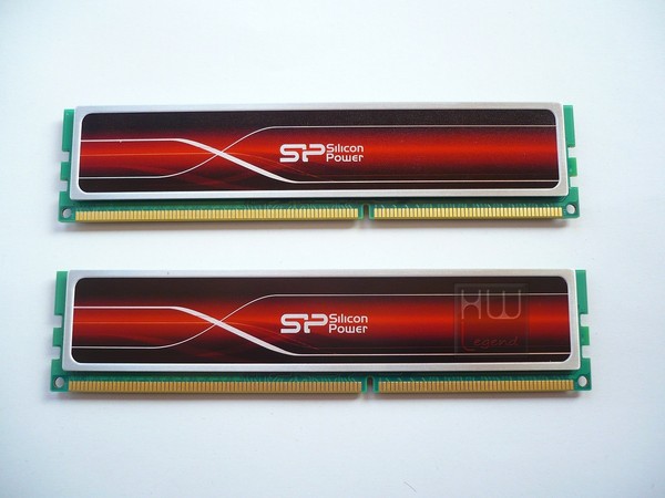 013-silicon-power-2400-8gb-foto-moduli-varie
