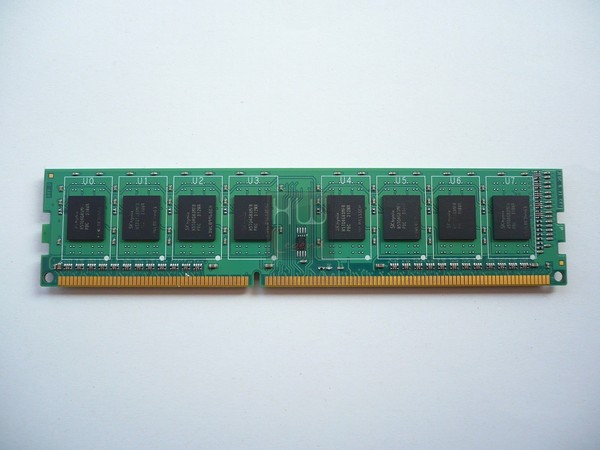 021-silicon-power-2400-8gb-foto-modulo-dissy-rimosso