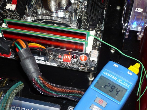 053-silicon-power-2400-8gb-foto-temp-rilevata-oc