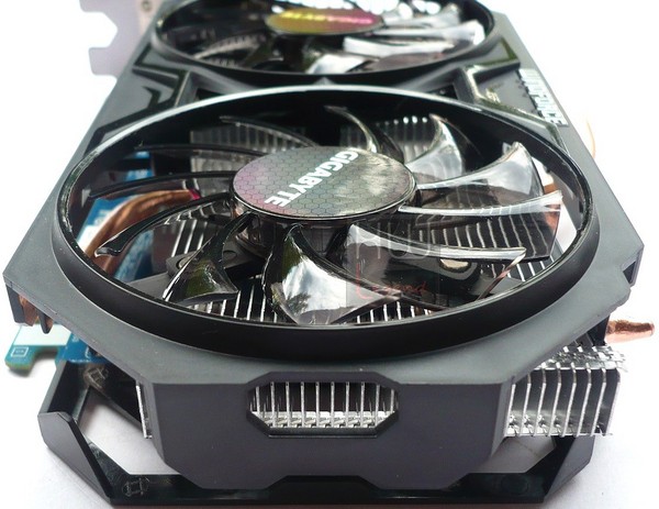 030-gigabyte-gtx-750ti-foto-scheda-vista-posteriore