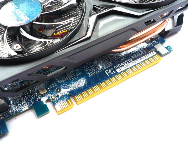 032-gigabyte-gtx-750ti-foto-scheda-pettine-pcie3