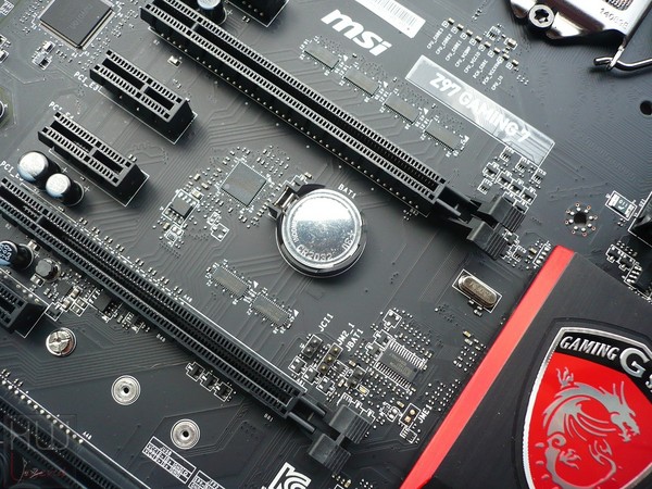 049-msi-z97-gaming7-foto-scheda-batteria-tampone