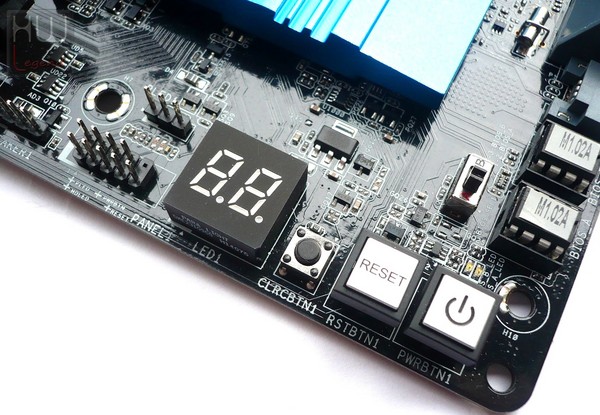 039-asrock-z97-extreme4-foto-scheda-pulsanti-debug-display