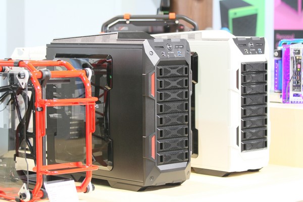 IN_WIN_-_Computex_2014_-_4