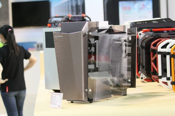 IN_WIN_-_Computex_2014_-_5