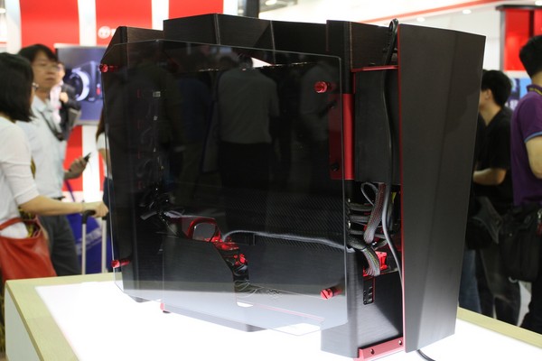 IN_WIN_-_Computex_2014_-_7
