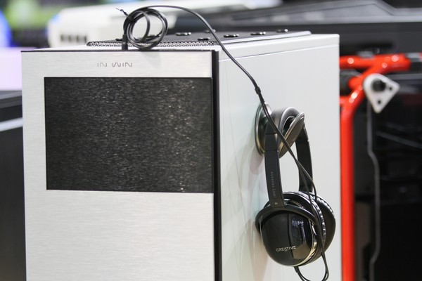 IN_WIN_-_Computex_2014_-_8