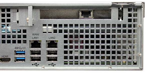 thecus_n8810u-g_nas_posteriore_3