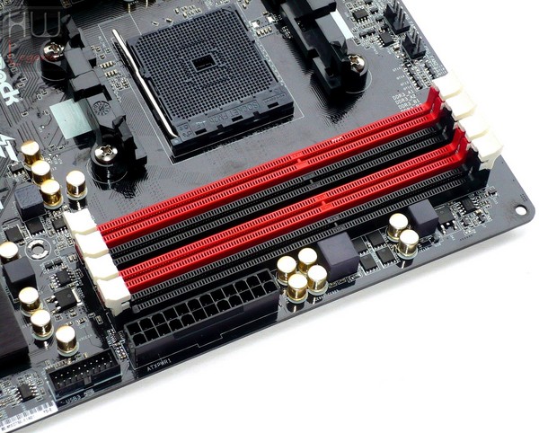 025-asrock-fatal1ty-fm2a88x-killer-foto-scheda-slot-ddr3-header-usb3