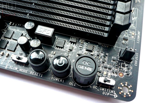 040-msi-a88x-g45-gaming-foto-pulsanti-power-reset-ocgenie4