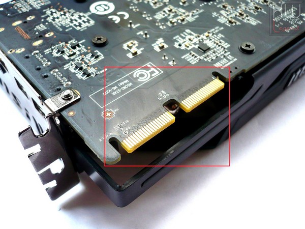055-amd-r9-280-msi-r9-280-foto-scheda-connettori-crossfire