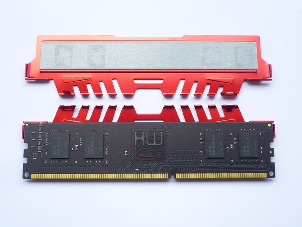 015-gskill-ripjawsx-2133c9-foto-modulo-smontato