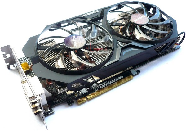 028aa-gigabyte-r9-285-foto-scheda-fronte
