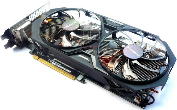 029-gigabyte-r9-285-foto-scheda-fronte