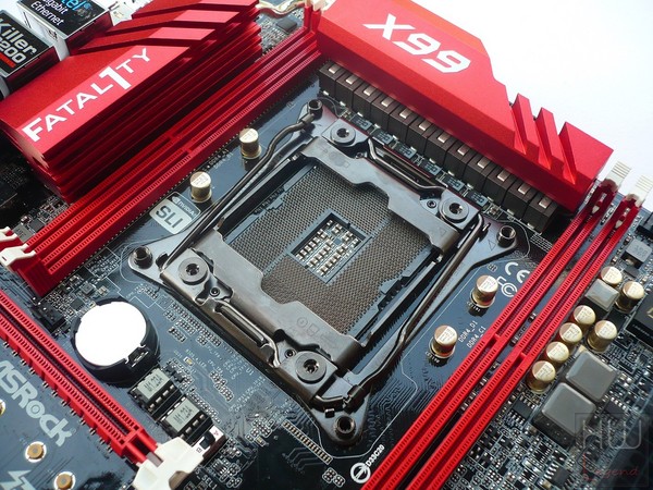 031-intel-haswell-e-mainboard-asrock-foto-scheda-zona-socket-circuiteria