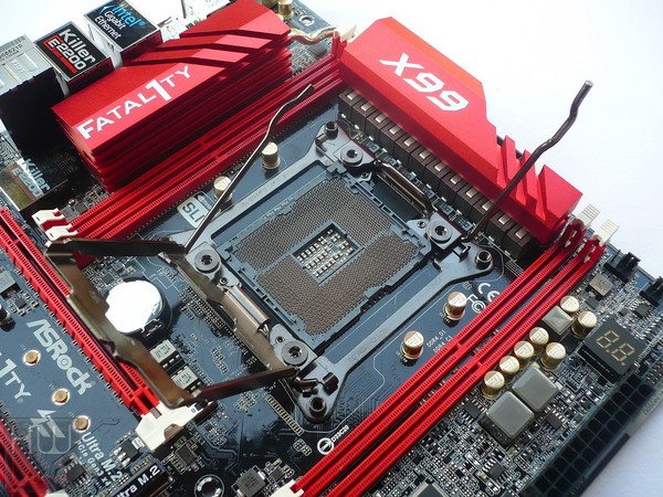 032-intel-haswell-e-mainboard-asrock-foto-scheda-zona-socket