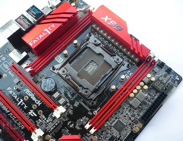 035-intel-haswell-e-mainboard-asrock-foto-scheda-slot-ddr4