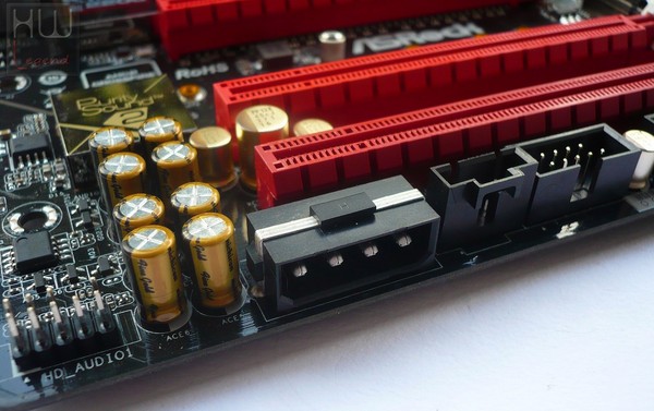 038-intel-haswell-e-mainboard-asrock-foto-scheda-conn-alimentazione-molex-pcie