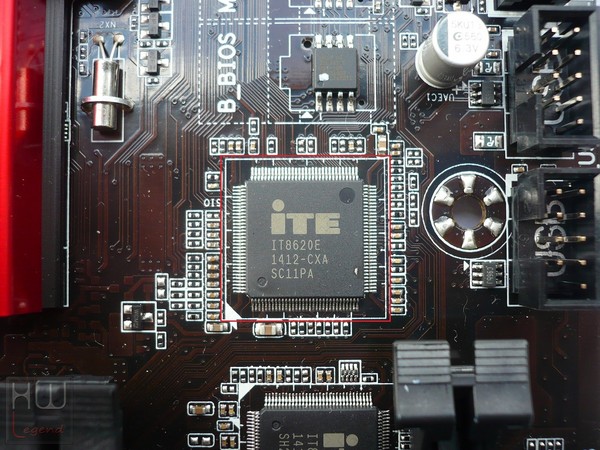 039-gigabyte-z97-foto-scheda-chip-hw-monitoring