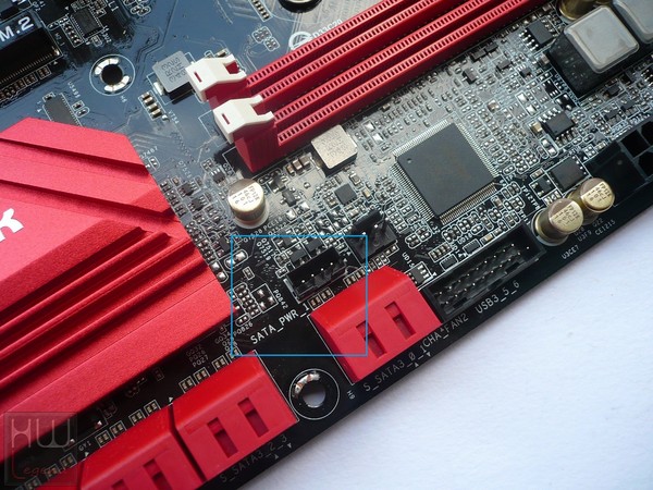 041-intel-haswell-e-mainboard-asrock-foto-scheda-conn-hdd-saver