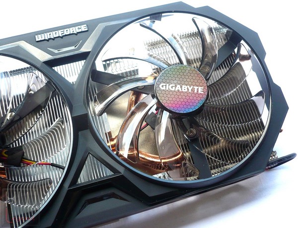 042-gigabyte-r9-285-foto-dissipatore