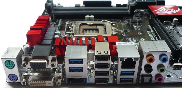 042-gigabyte-z97-foto-scheda-pannello-posteriore-IO