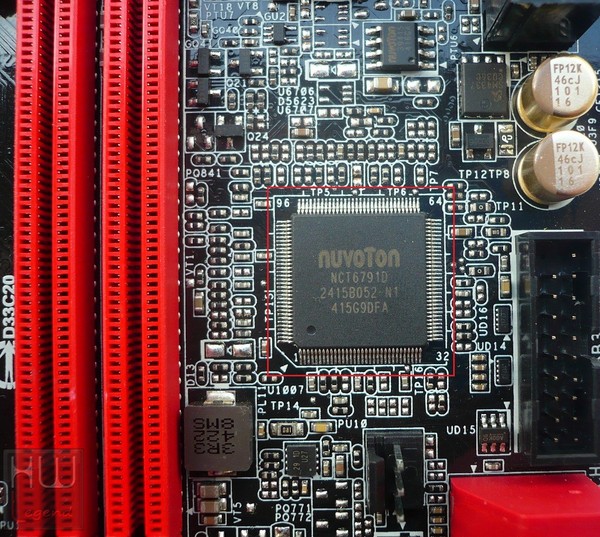 045-intel-haswell-e-mainboard-asrock-foto-scheda-chip-hw-monitoring