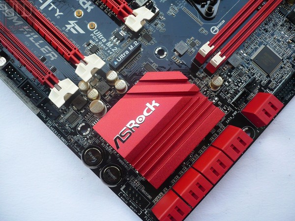 047-intel-haswell-e-mainboard-asrock-foto-scheda-dissy-pch-x99