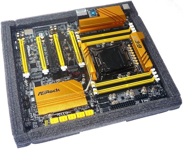 018-asrock-x99-oc-formula-foto-confezione-interno-protezione-scheda