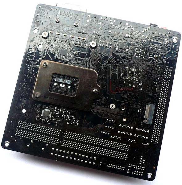 028a-asrock-z97-foto-scheda-retro