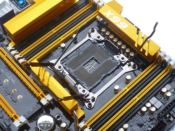 031-asrock-x99-oc-formula-foto-scheda-zona-socket-meccanismo-ritenzione-cpu